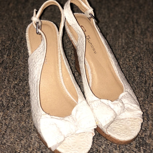 CL Laundry White Eyelet Cork Wedge Bow - Picture 1 of 5